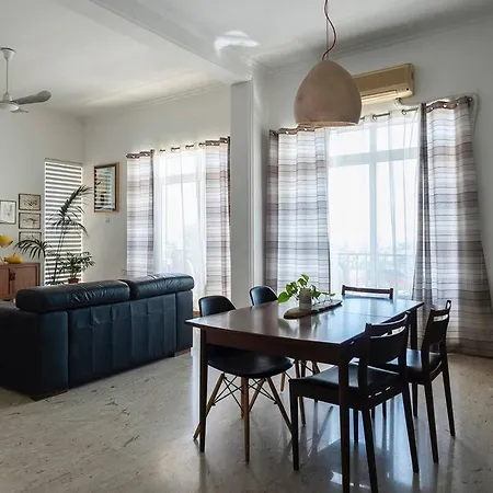 Alloggio in famiglia In A Spacious Modernist With Views & Pool Is-Swieqi