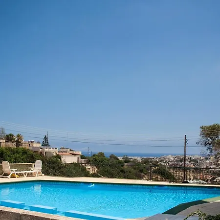 Habitación en casa particular In A Spacious Modernist With Views & Pool