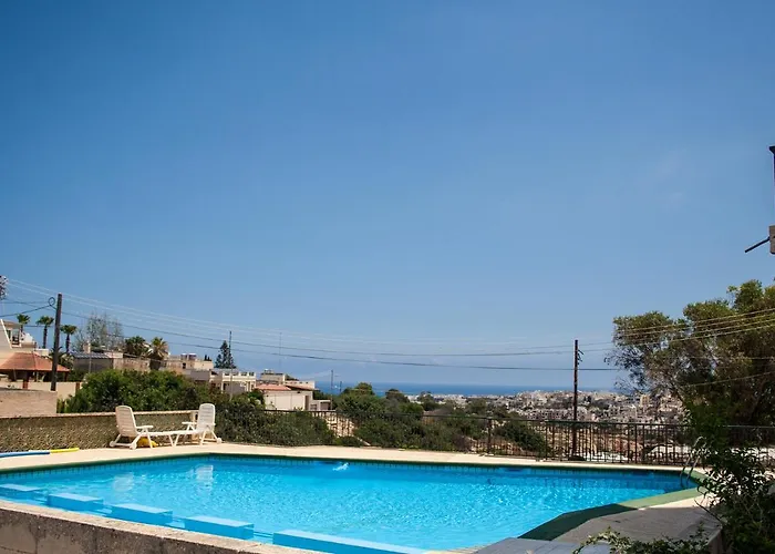 Habitación en casa particular In A Spacious Modernist With Views & Pool