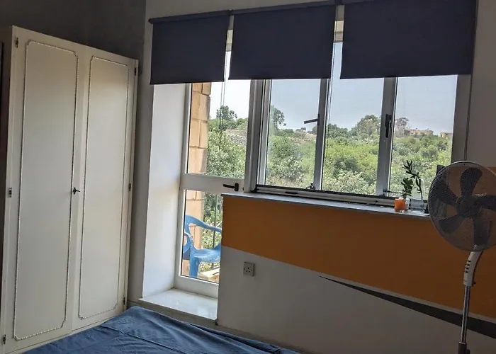 Homestay In A Spacious Modernist With Views & Pool