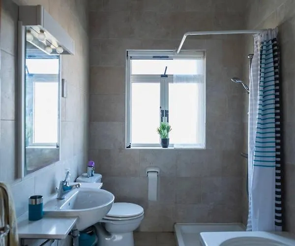 In A Spacious Modernist With Views & Pool *